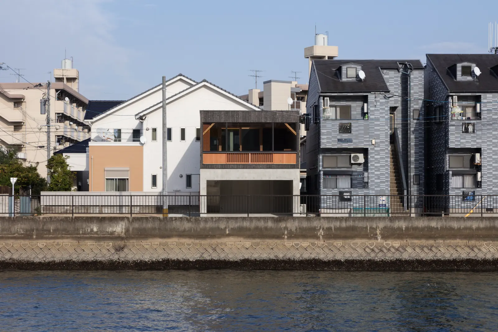 HOUSE T