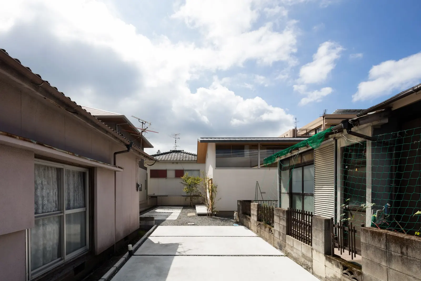 HOUSE H