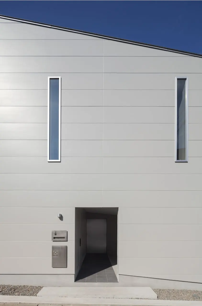 HOUSE O — 4